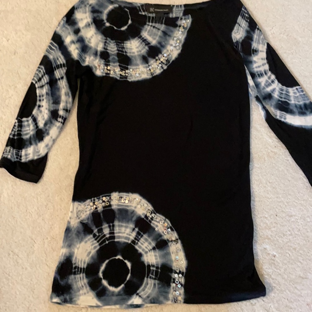 Ladies long top with hint of sequence